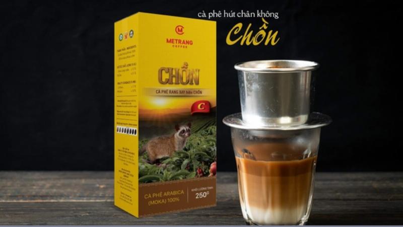Hạt cà phê hữu cơ xanh tươi trên cành, biểu tượng của sự tự nhiên và bền vững